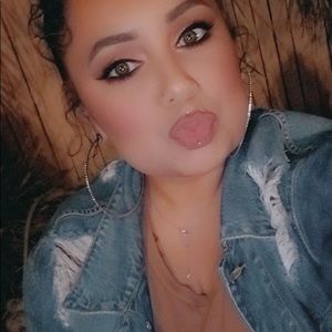 Meet your Posher, Vanessa